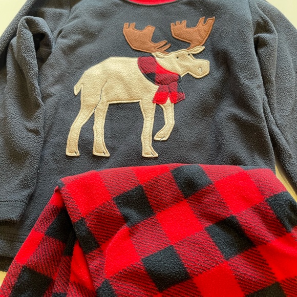 NWOT Carter’s Winter/Christmas Pajama Set, Size: 3T - Picture 2 of 3